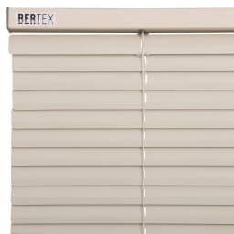 Persiana de aluminio Crema 95cm ancho x 140cm alto Laminas 25mm