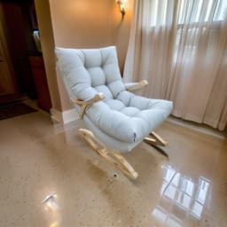 SILLA MECEDORA COQUETTE CON APOYA BRAZO BLANCO ECOCUERO