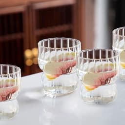 Set de 4 vasos de vidrio con lineas verticales de 250 ml