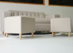 SOFA TRES CUERPOS MAS DOS PUFF BEIGE LINO