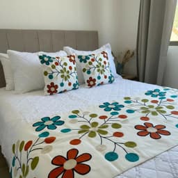 Set De Pieceras Bordadas Decorativas + Fundas Verde 2 PLAZAS