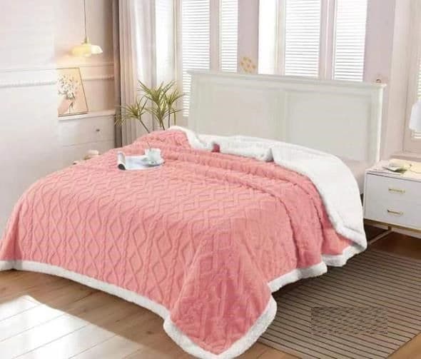 FRAZADA CON CHIPORRO KING DISENO TEXTURIZADO TRENZADO UNICOLOR RS Rosado KING