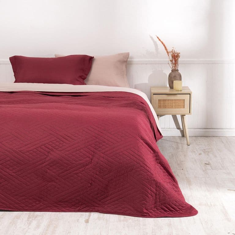 Juego de Cama Liso: Cubrecama + Sabanas + Fundas Rojo 1.5 PLAZAS