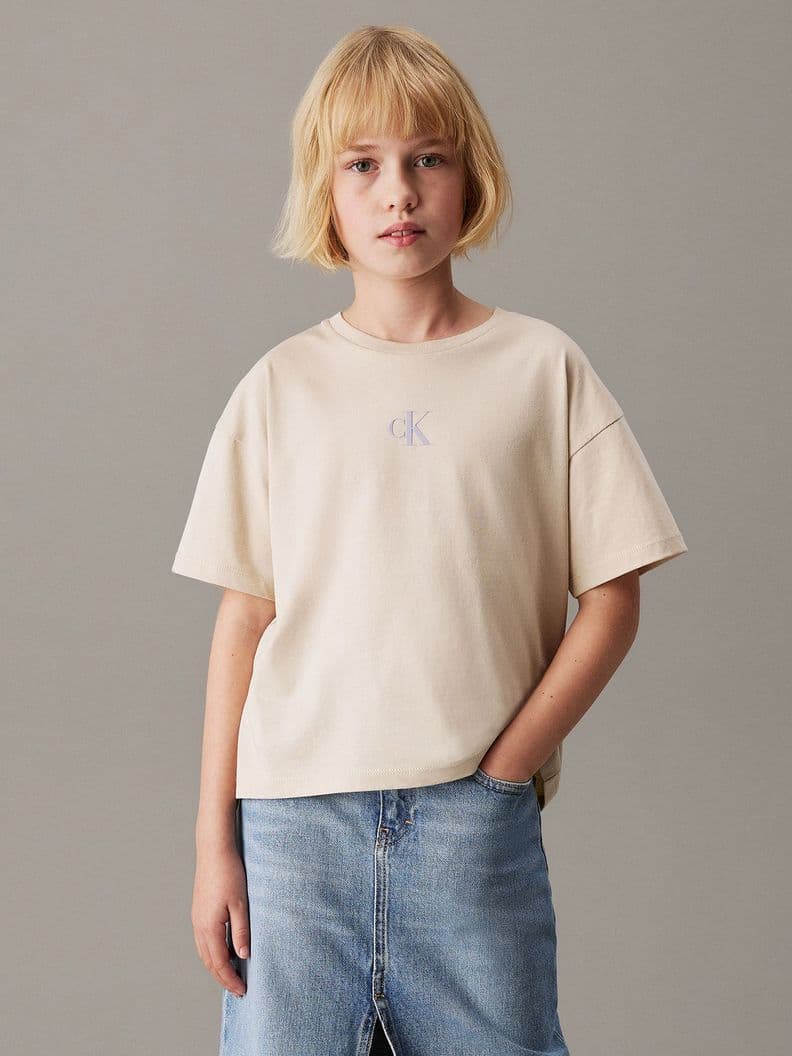 Polera Nina Boxy Monograma Estampado Beige Calvin Klein 12