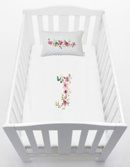 Cubreplumon cuna, Letras Vintage J Blanco