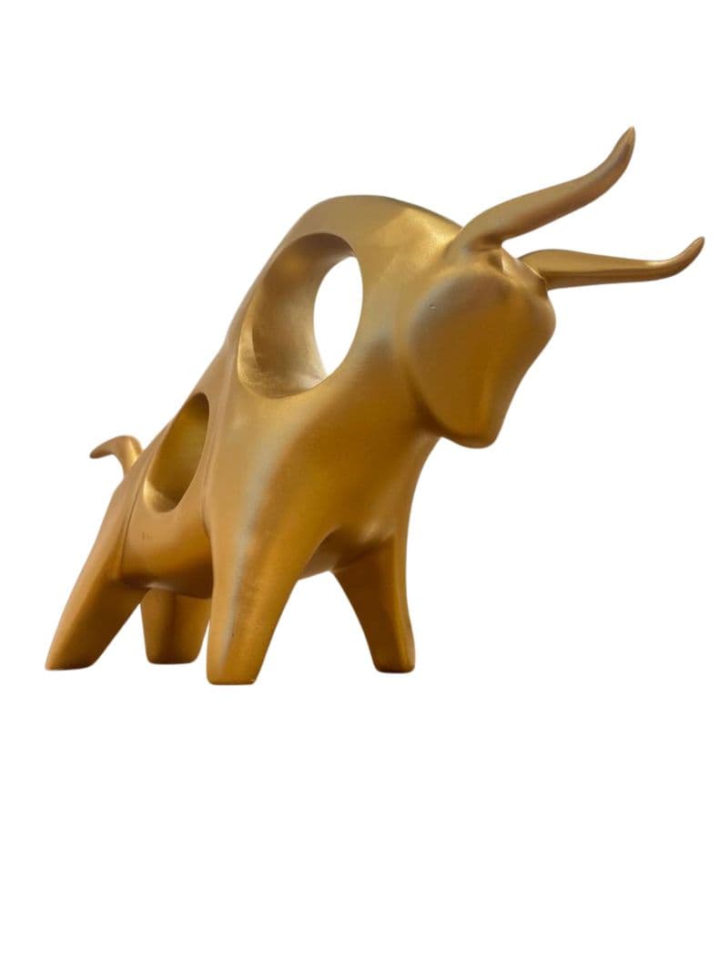 Toro ornamental estilo nordico dorado