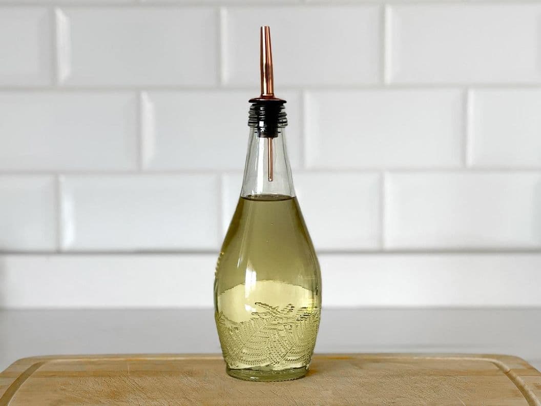 Aceitero Puyehue - Botella Con Dispensador Acero Inox. Blanco